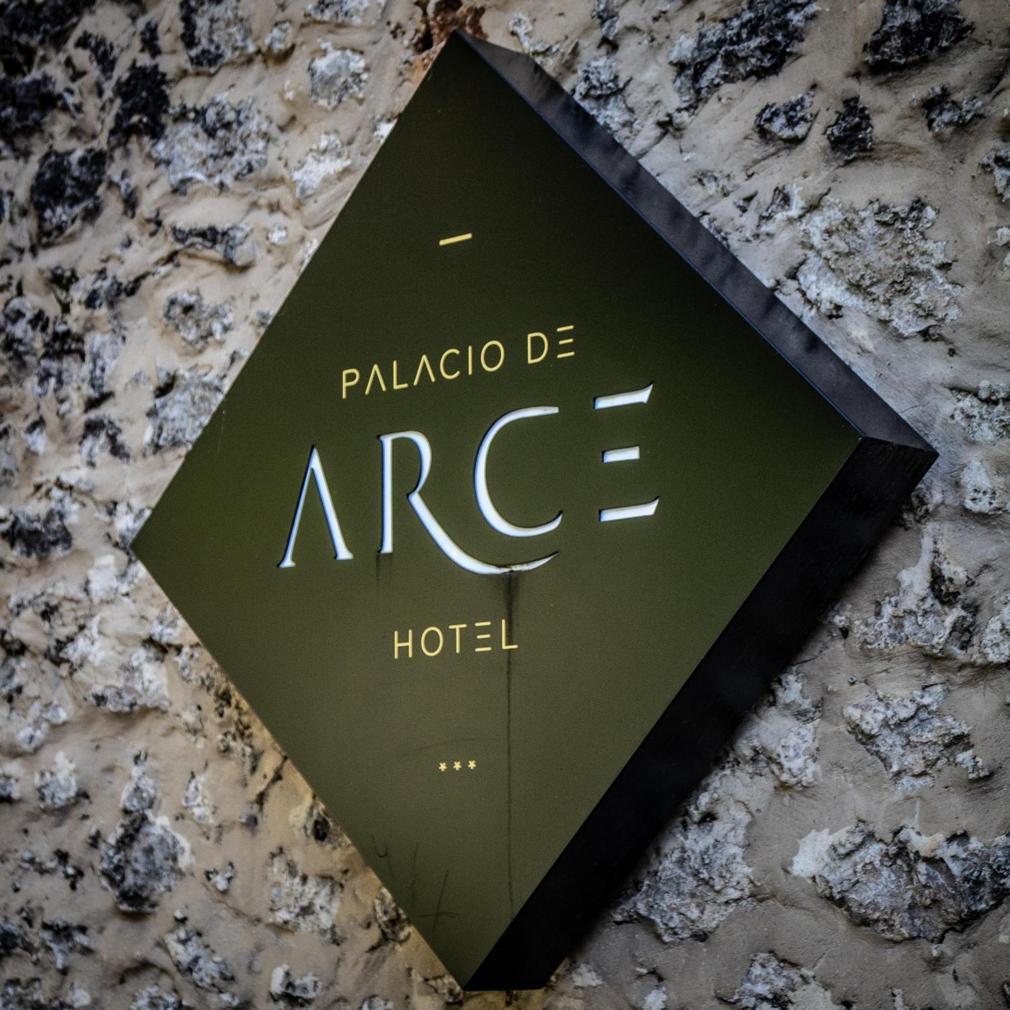 Palacio de Arce Exterior foto